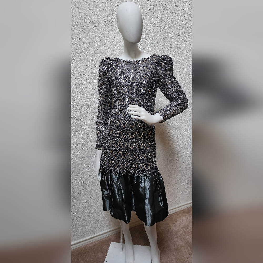 Lee Jordan Vintage 60s Black and Silver Long Sleeve Dress Size 4